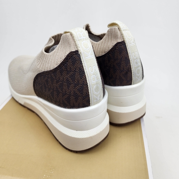 Michael Kors Women's Mabel Slip On Trainer Stretch Knit Color Pale Gold New - Picture 3 of 6